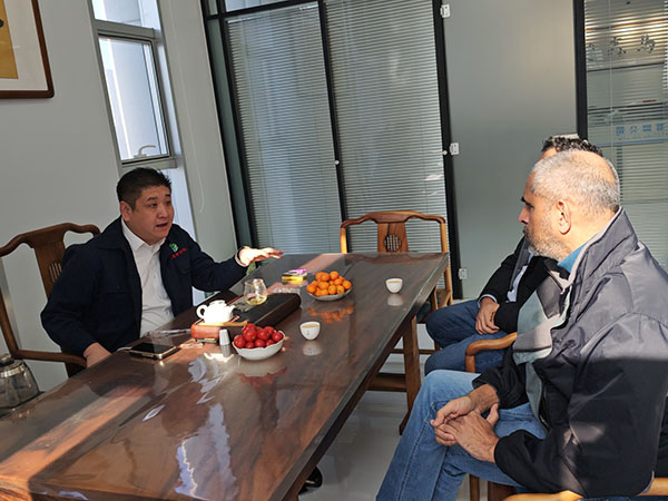 International Clients Visit, Exploring New Opportunities for Flooring Cooperation